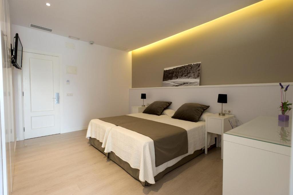 Hostal La Palma Форнельс Экстерьер фото