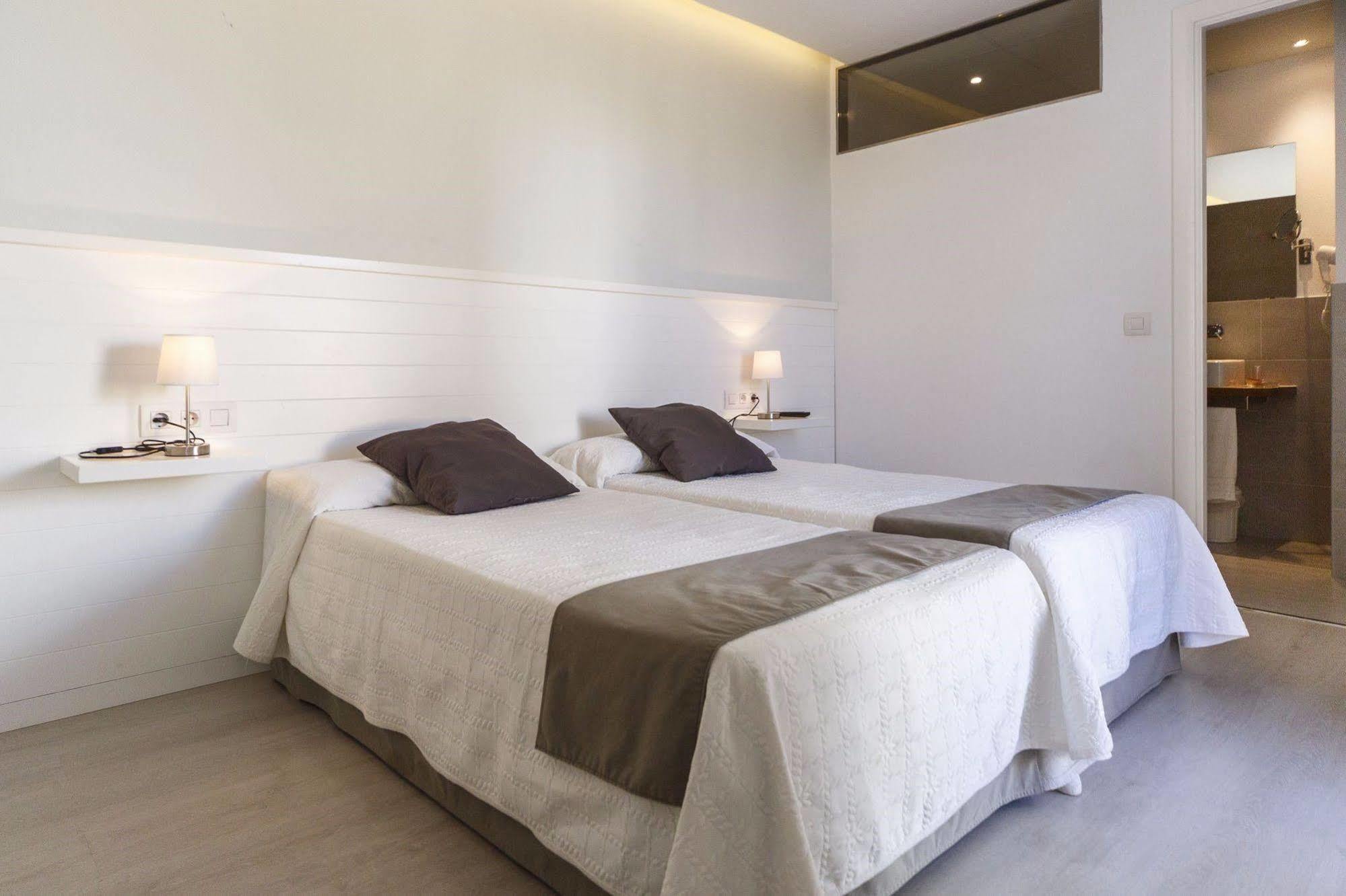 Hostal La Palma Форнельс Экстерьер фото