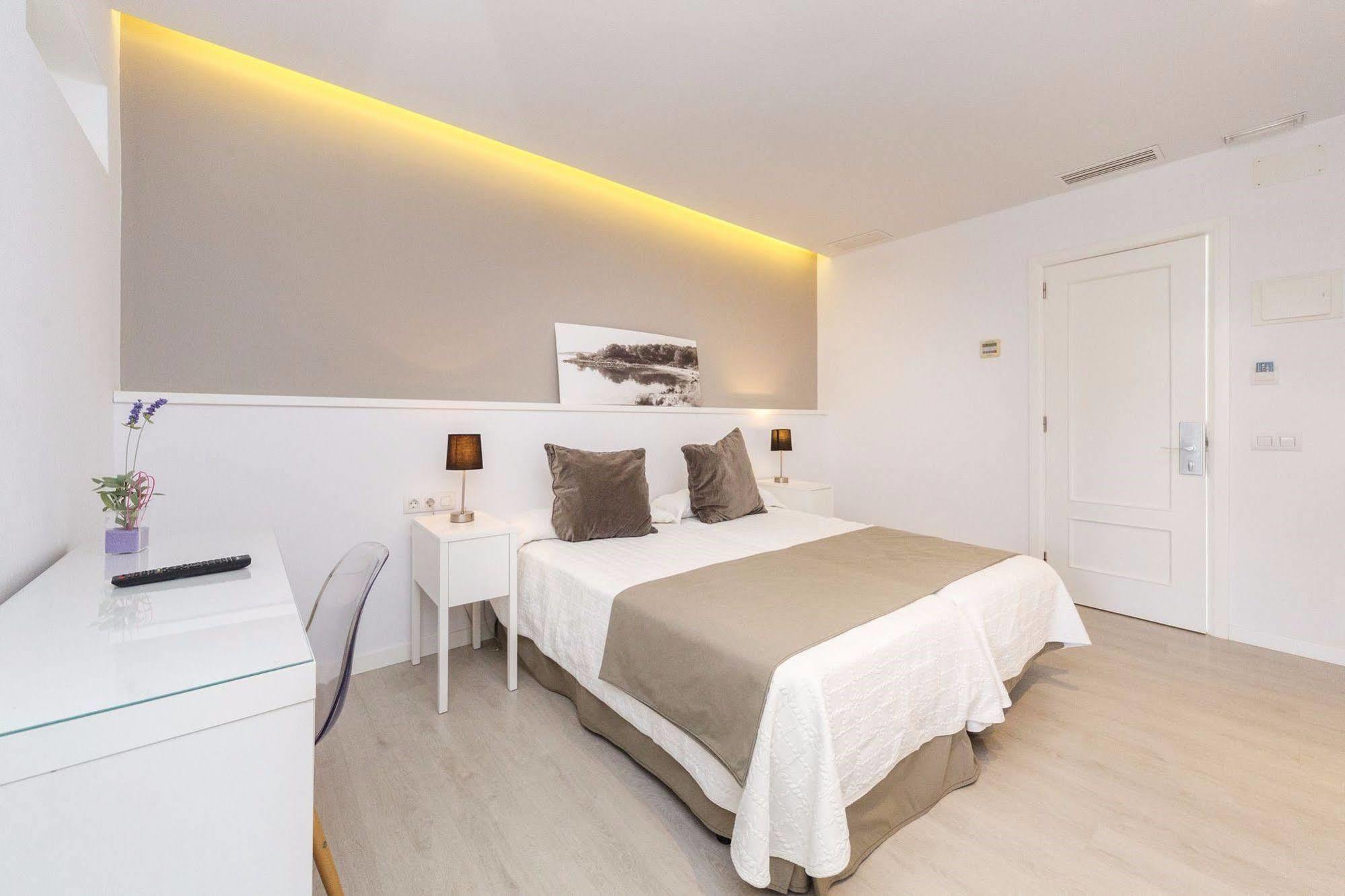 Hostal La Palma Форнельс Экстерьер фото
